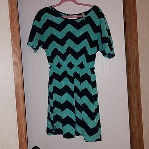 Sz. Large Boutique Mint Green & Navy Chevron dress